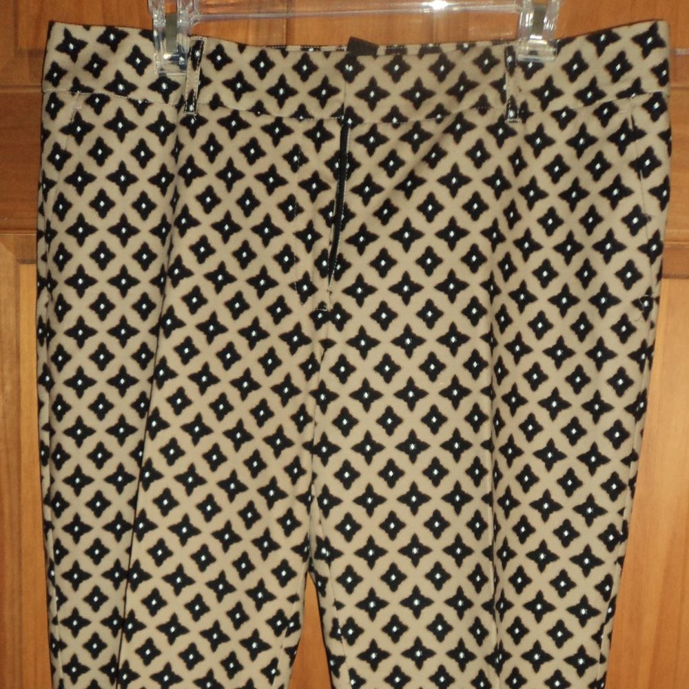 Capri Pants - Picture 3 of 7